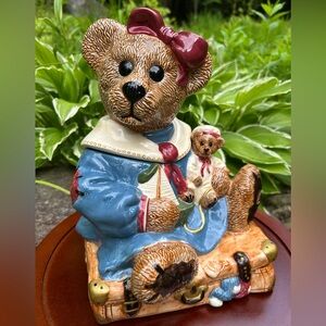 Vintage 1998 Boyd’s Bears “Bailey Bear on Suitcase” Cookie Jar|Limited Edition!